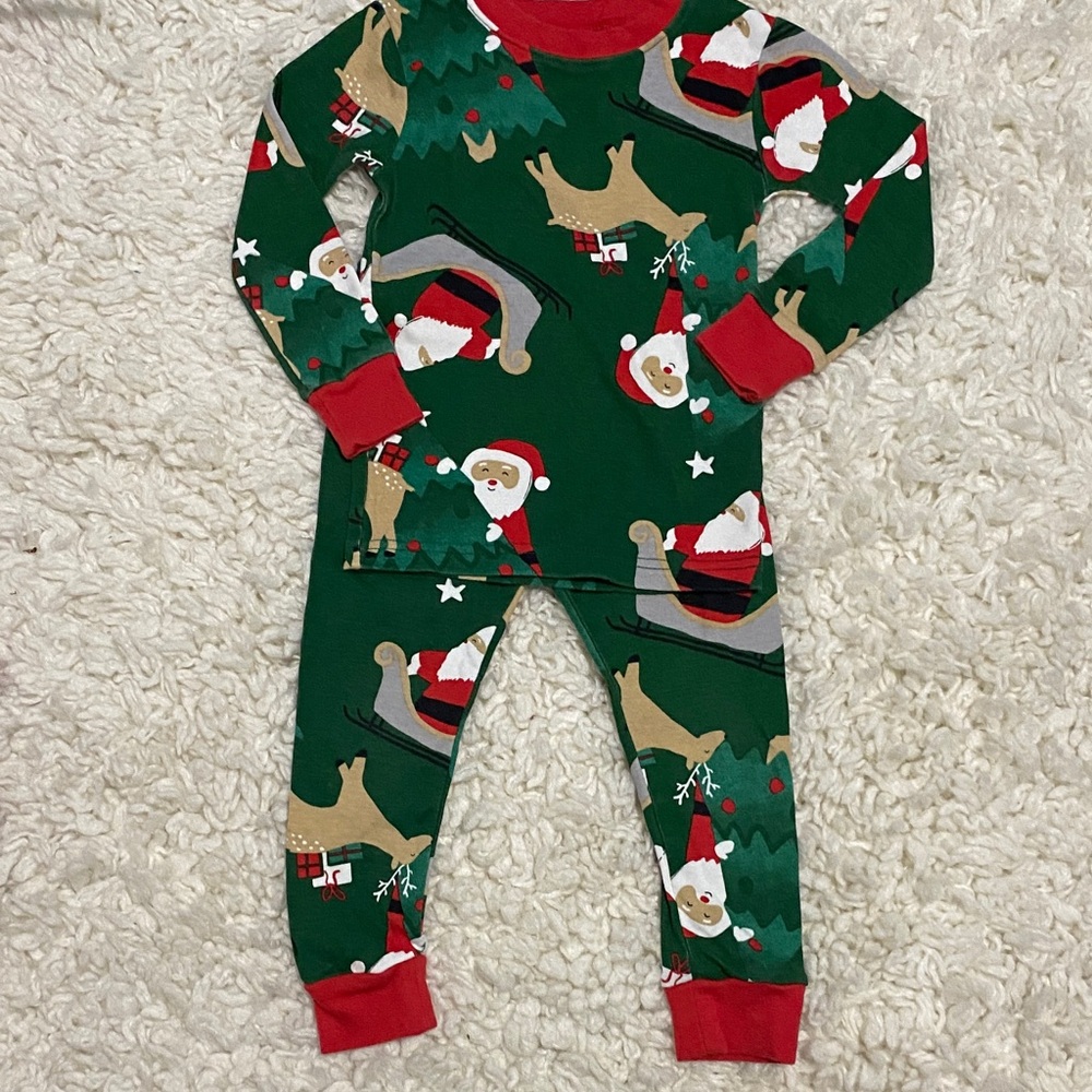 Carter’s size 2T boys 2pc Festive Green Santa  Christmas holiday Pajamas set